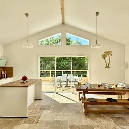 Villa A Deux Pas Du *